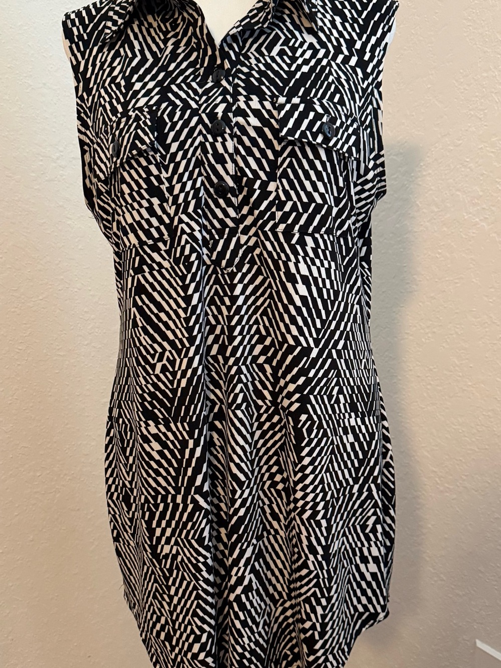 Valerie Bertinelli Bold Black & White Geometric Top